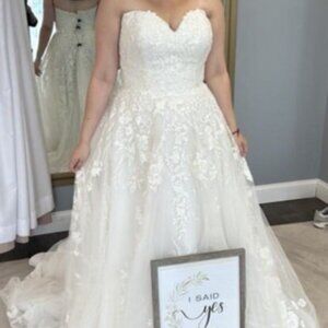 Essense of Australia A-Line Wedding Dress in Size16 - D2943 (Discontinued Style)